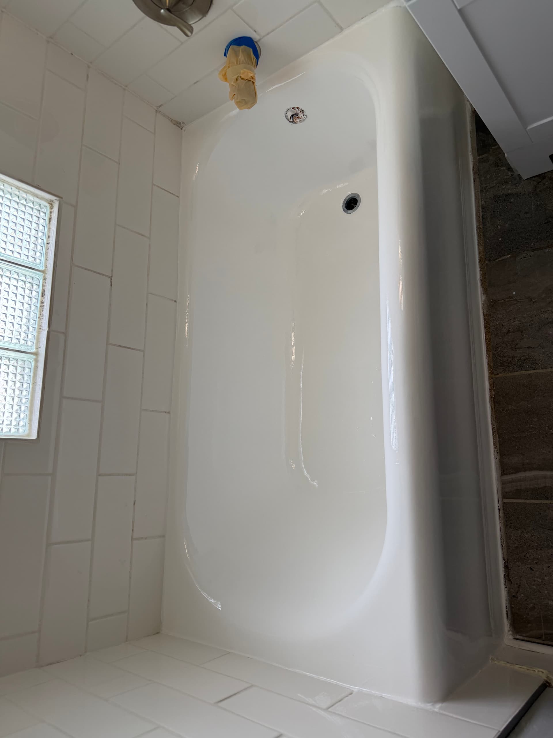 Gallery photos for Peeling Tub Gets a Smooth Glossy Finish: Image #1