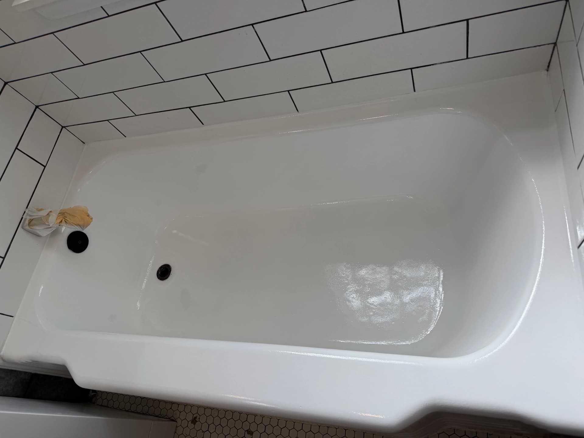 Gallery photos for Peeling Tub Gets a Full Refinish and Looks Brand New: Image #4