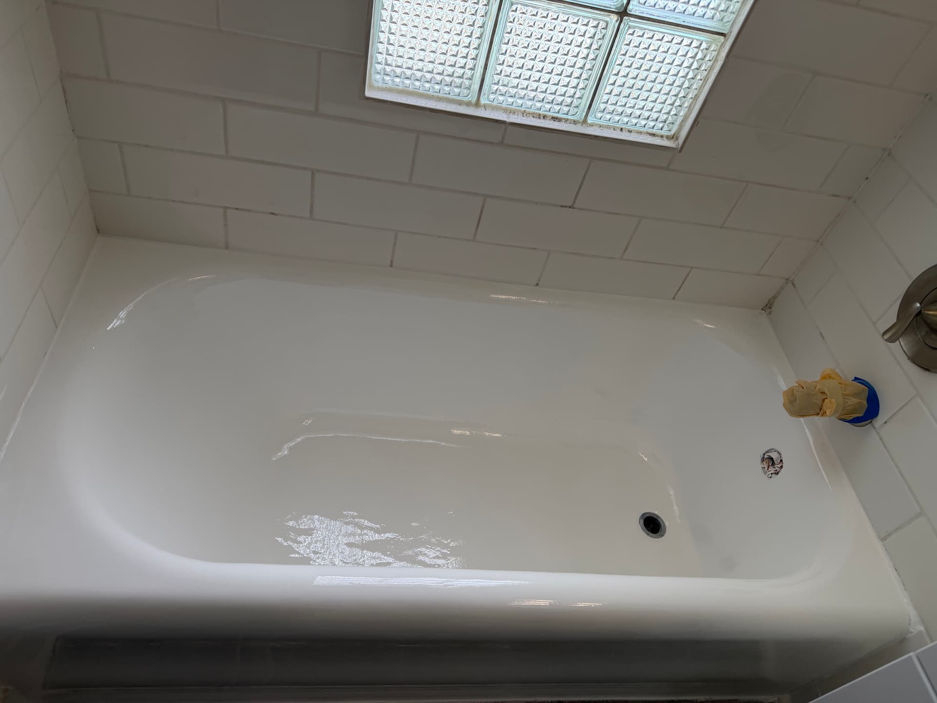 Gallery photos for Peeling Tub Gets a Smooth Glossy Finish: Image #2