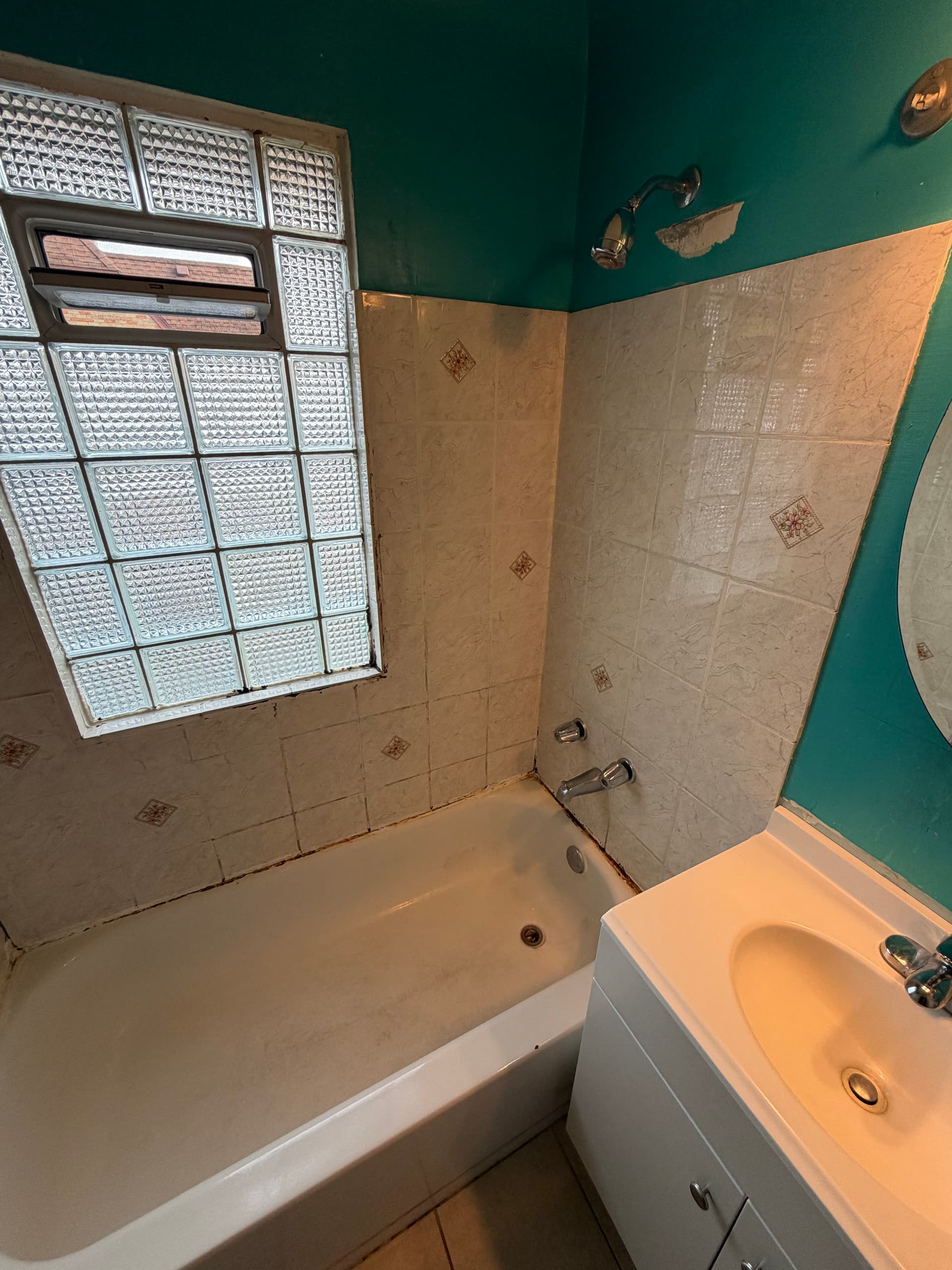 Tub and Tile Refinish That Skips the Demo Bill