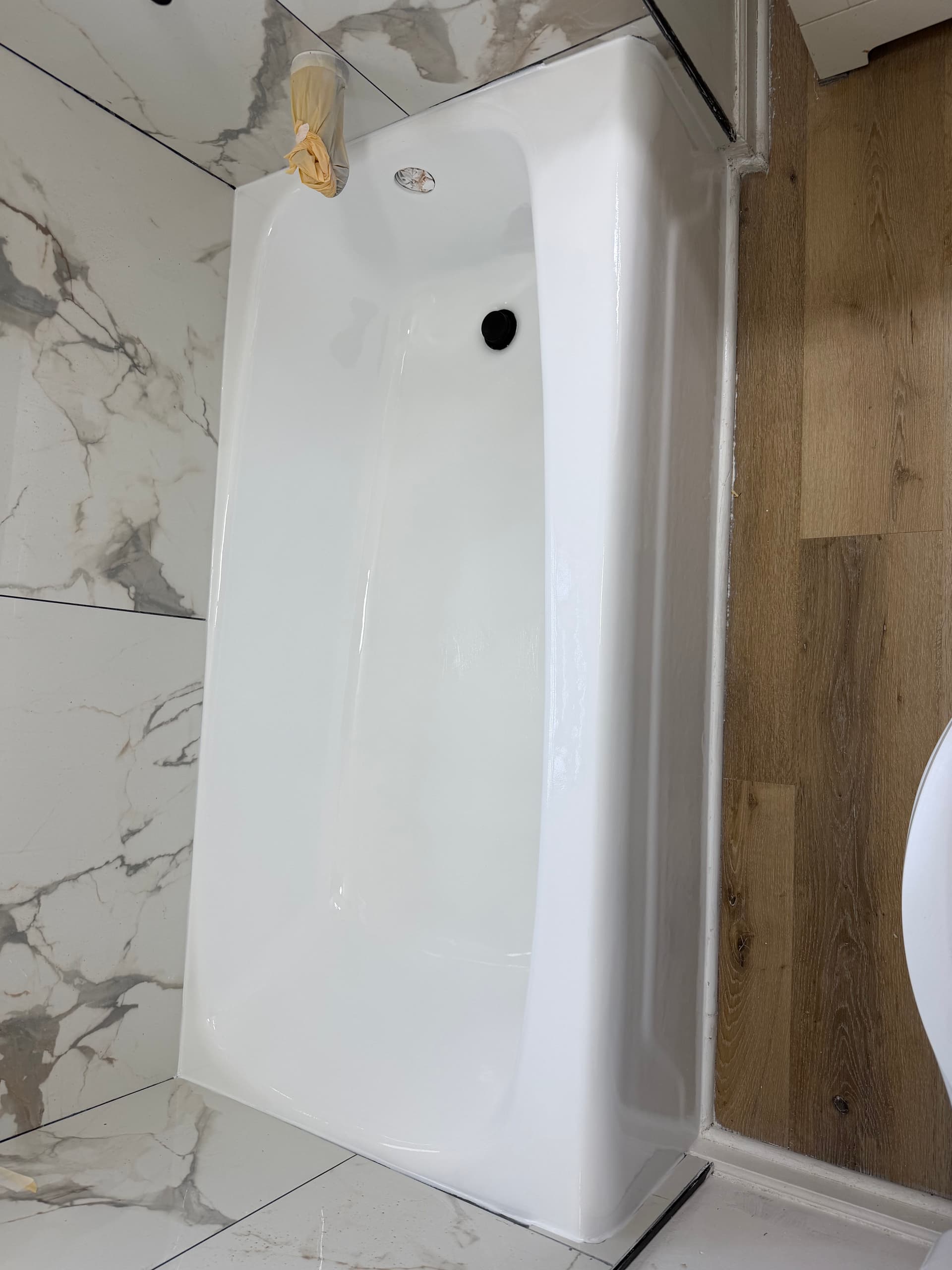 Bathtub Refinish That Gets a Home Market-Ready Fast
