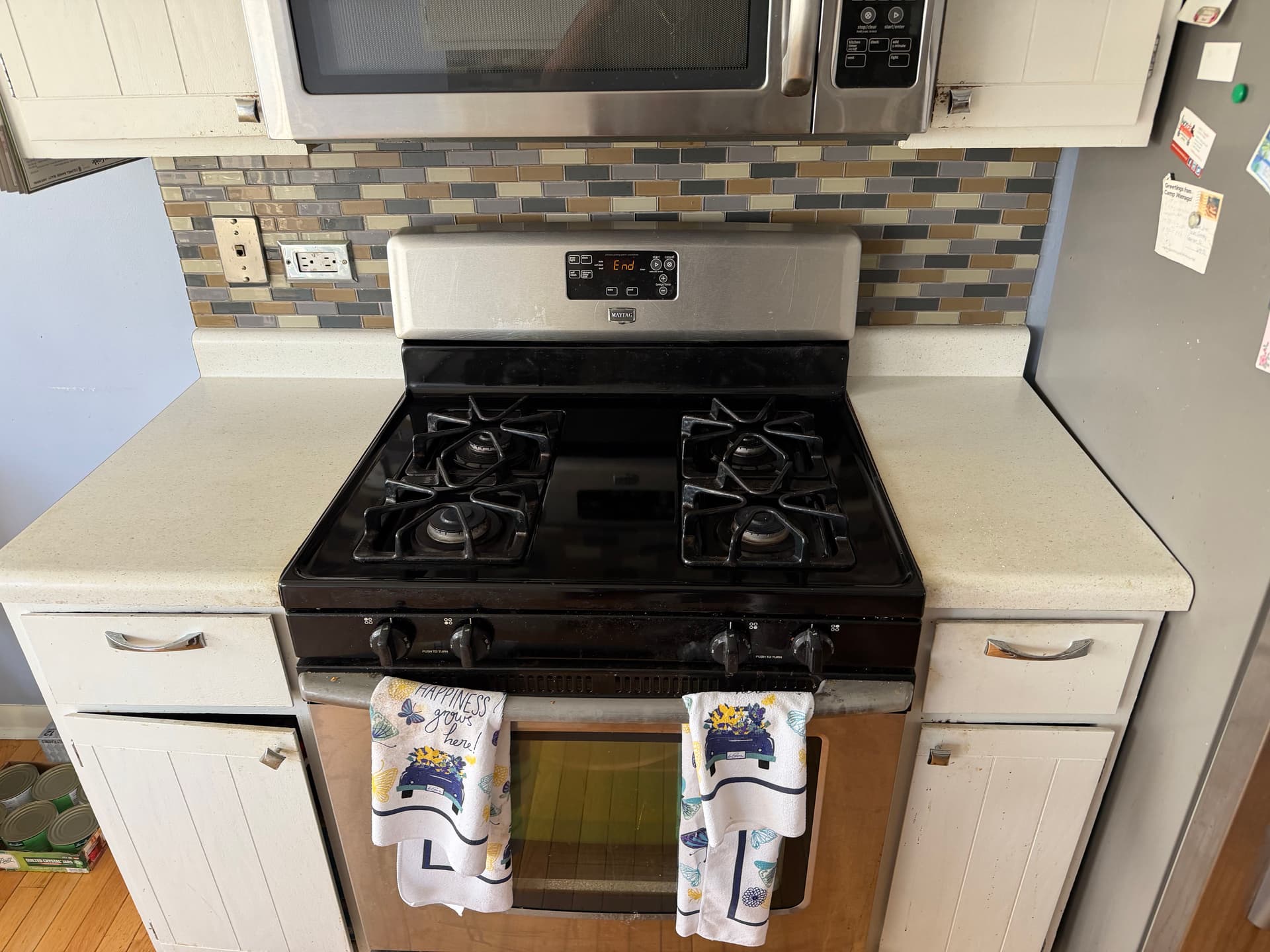 Gallery photos for Dated Vinyl Kitchen Counters Get a Stone-Look Finish: Image #1