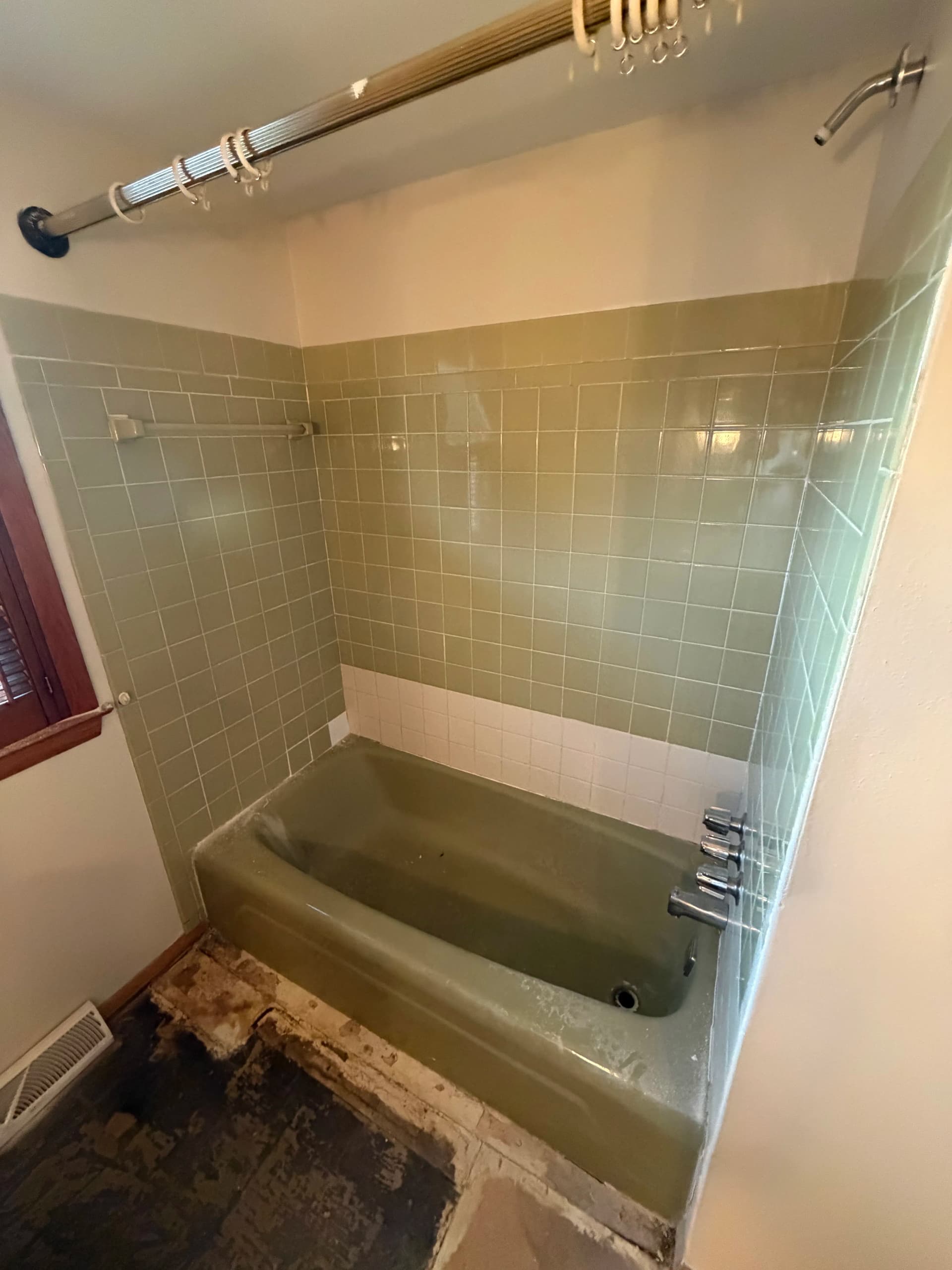 Flipper Bathroom Tub and Tile Surround Refinish Done Right image