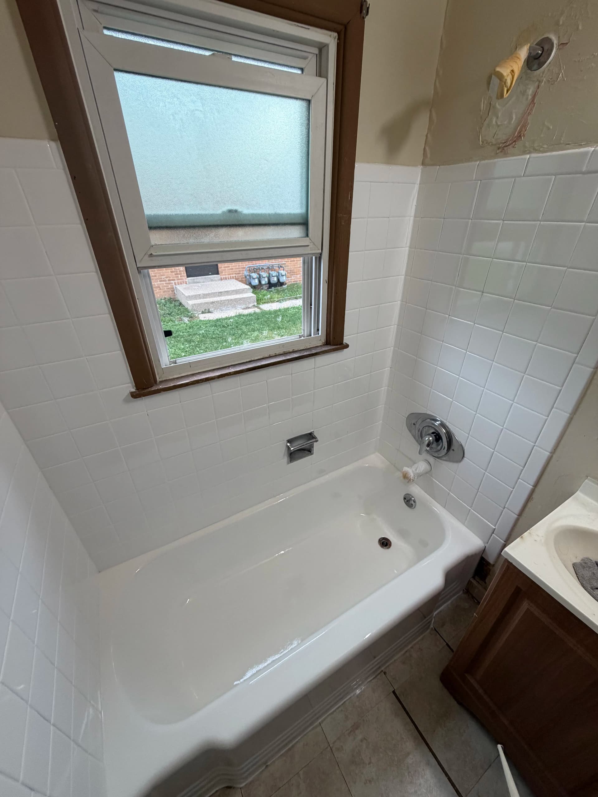 Gallery photos for Shower Leak Repair and Full Tub Refinish Without the Demo Mess: Image #4
