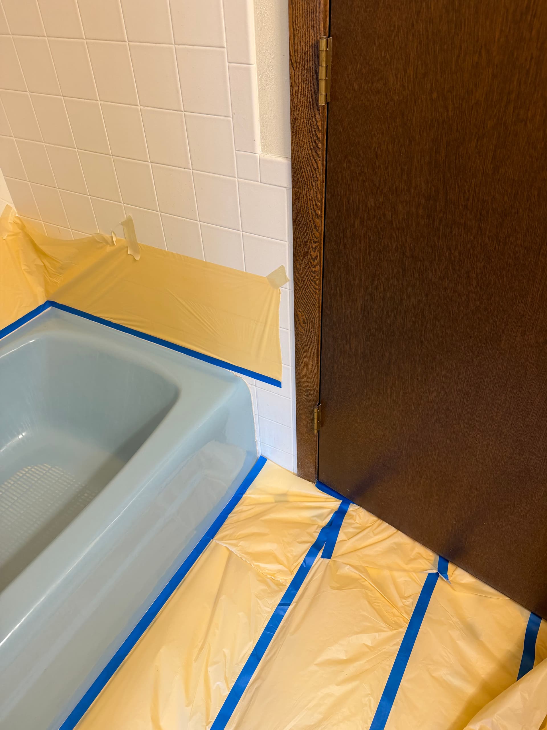 That 70s Blue Tub Got a Fresh Start Without the Demo