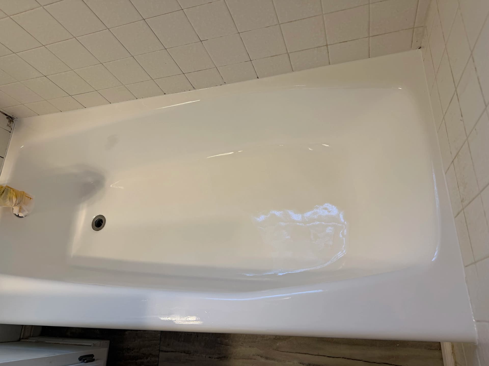 Gallery photos for From Worn and Dull to Glossy Clean Tub Refinish: Image #3