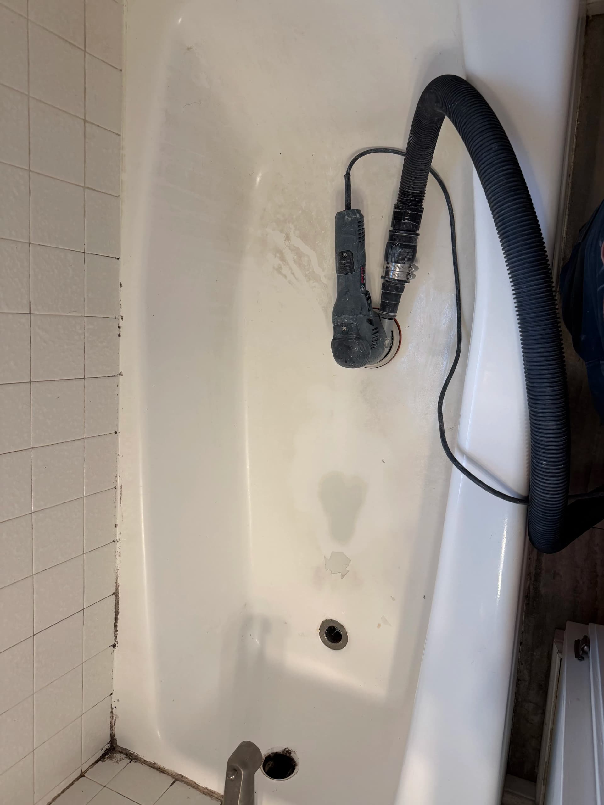 From Worn and Dull to Glossy Clean Tub Refinish