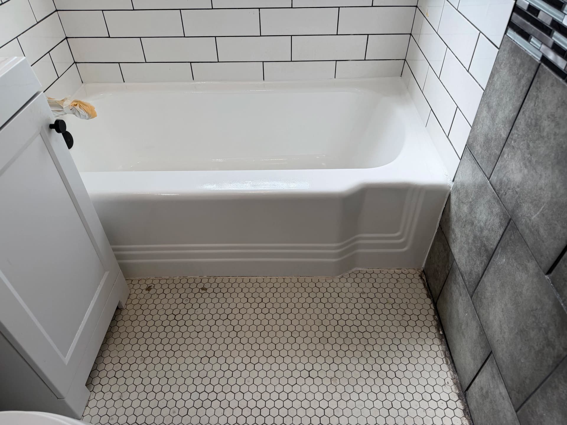 Gallery photos for Peeling Tub Gets a Full Refinish and Looks Brand New: Image #3