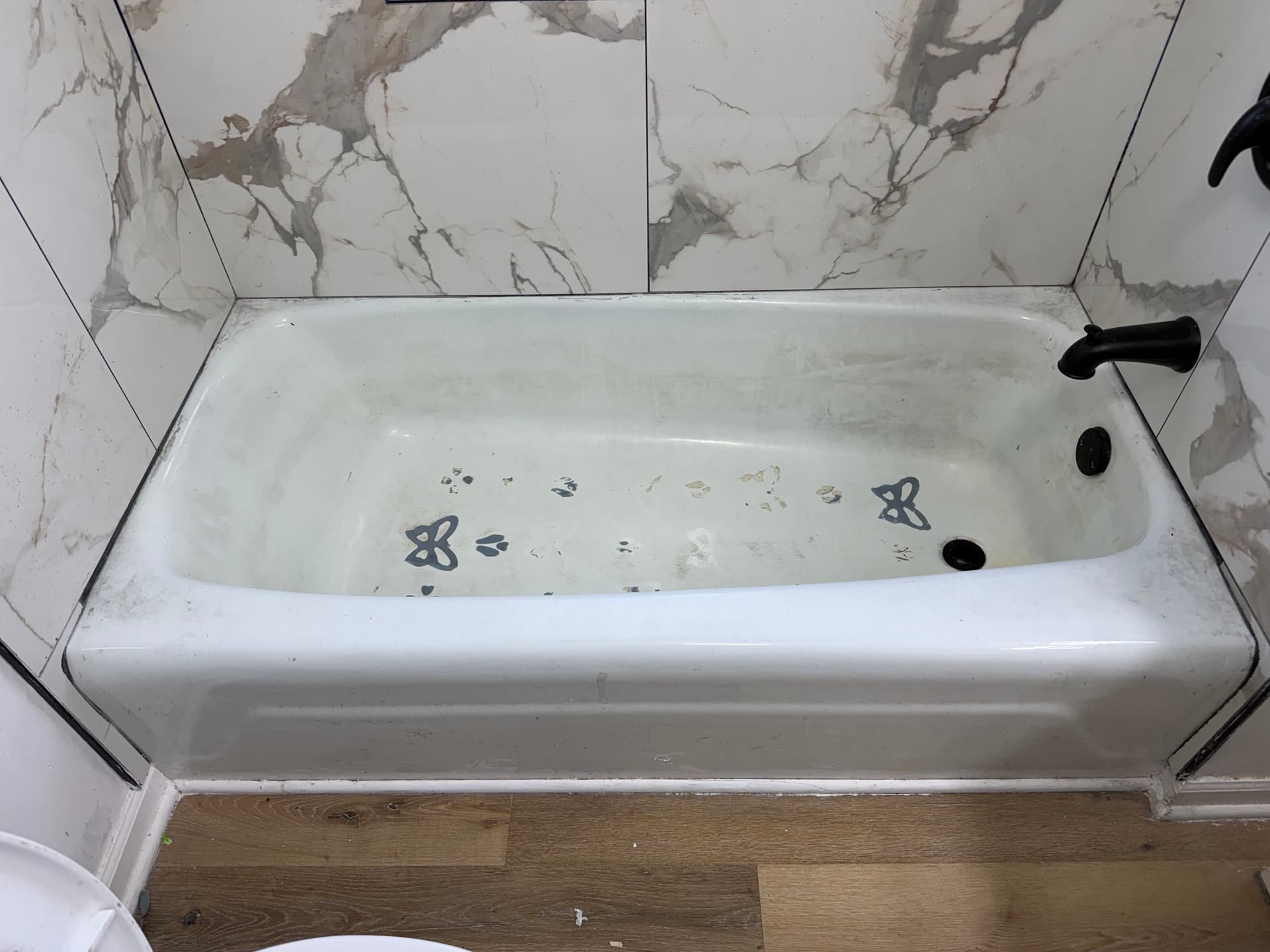 Bathtub Refinish That Gets a Home Market-Ready Fast