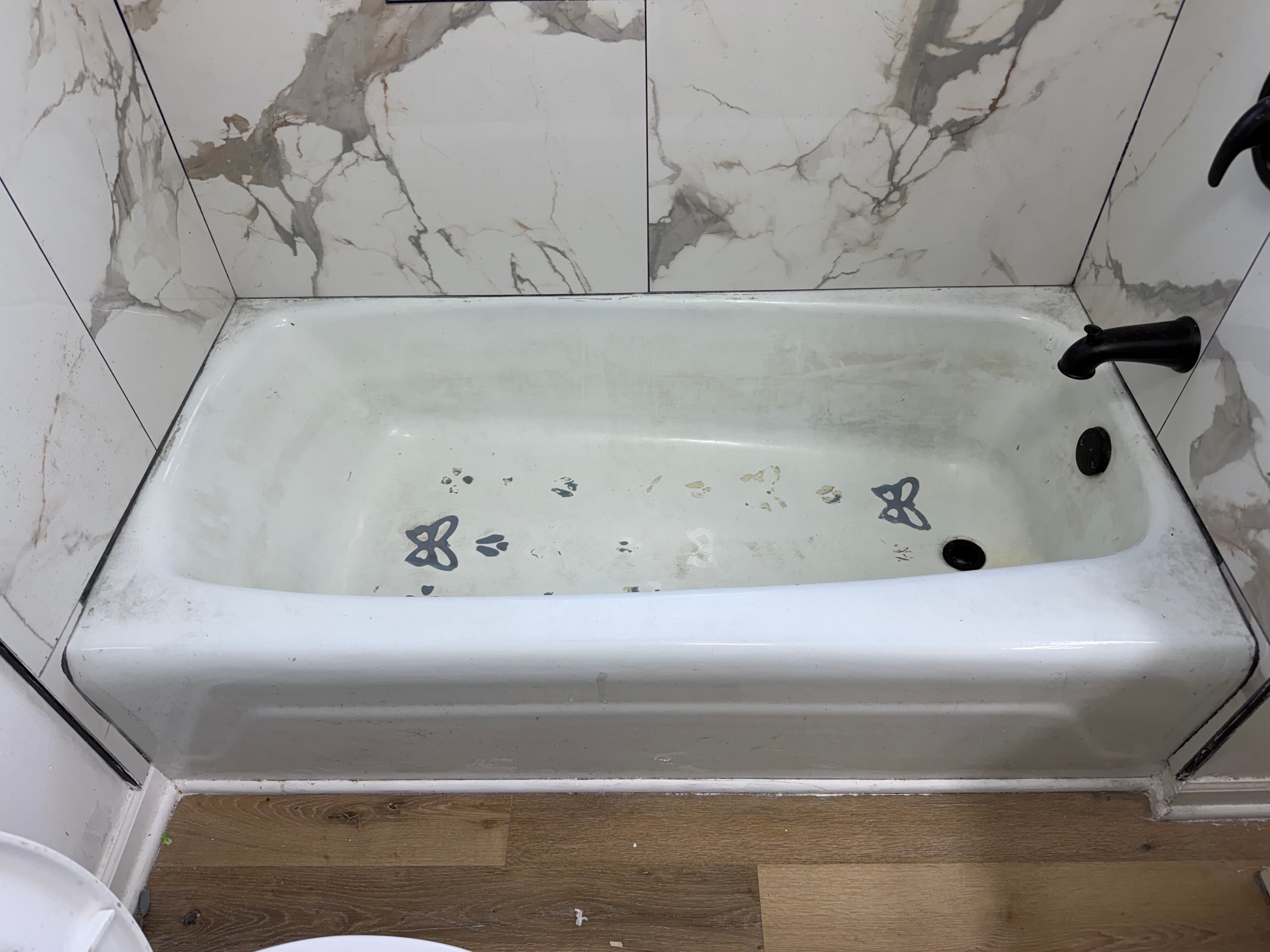 Project Bathtub Refinish That Gets a Home Market-Ready Fast image
