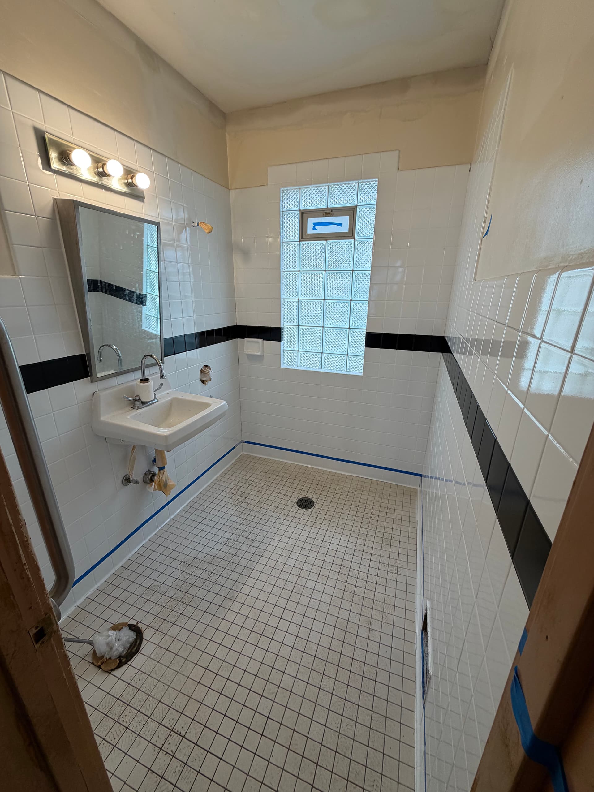 Bathroom Refinishing With Custom Accent Colors