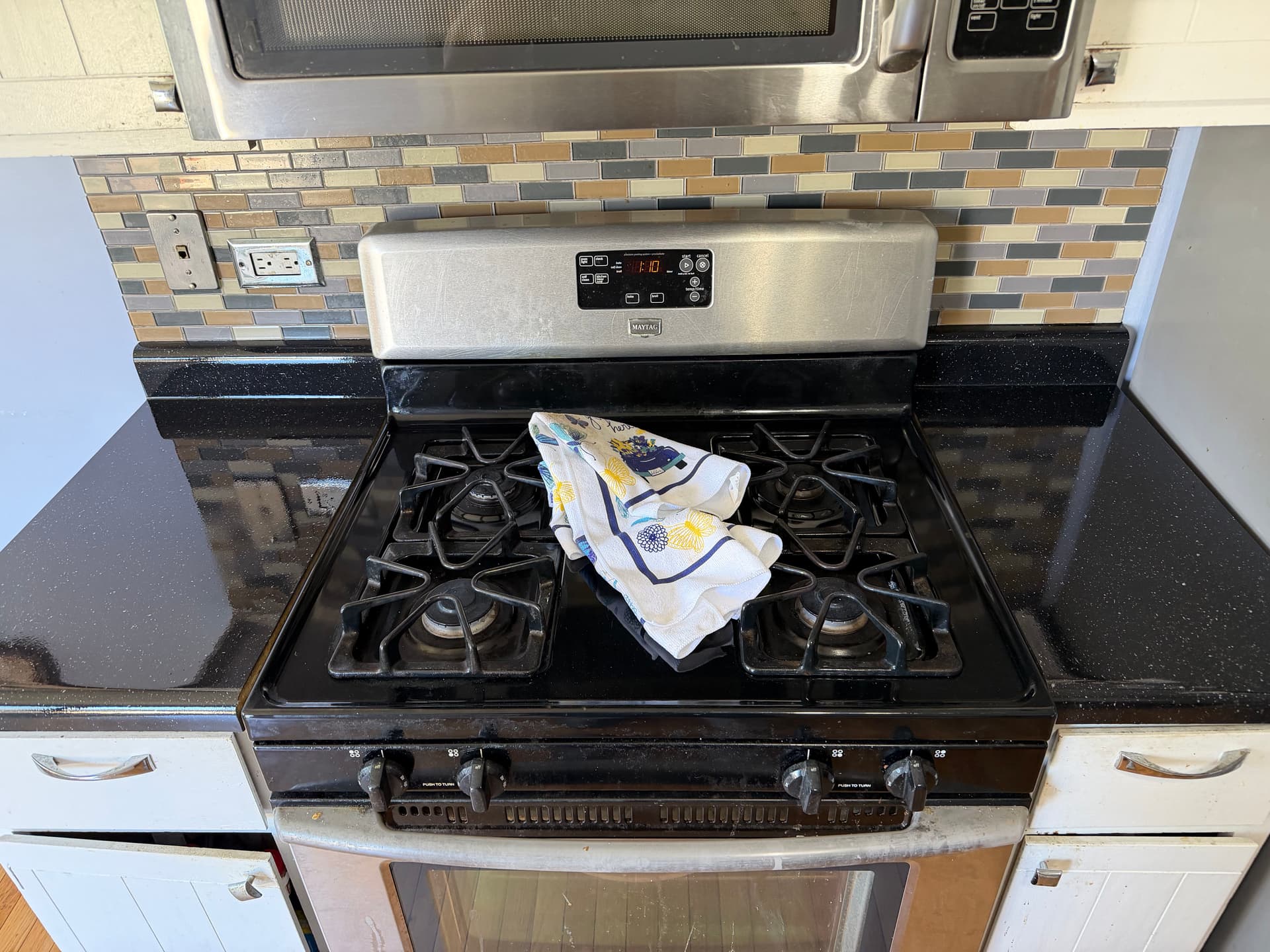 Gallery photos for Dated Vinyl Kitchen Counters Get a Stone-Look Finish: Image #5