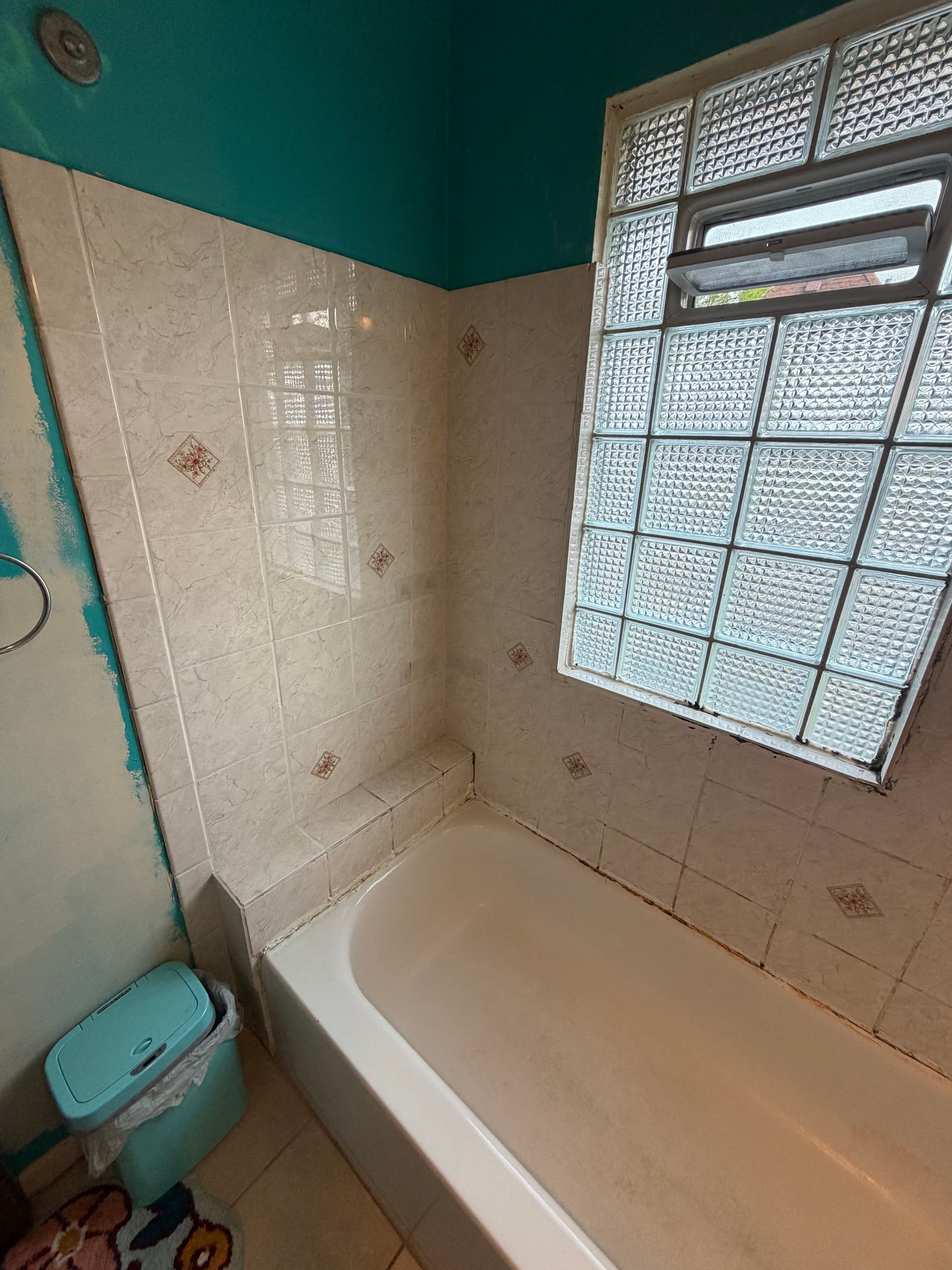 Tub and Tile Refinish That Skips the Demo Bill
