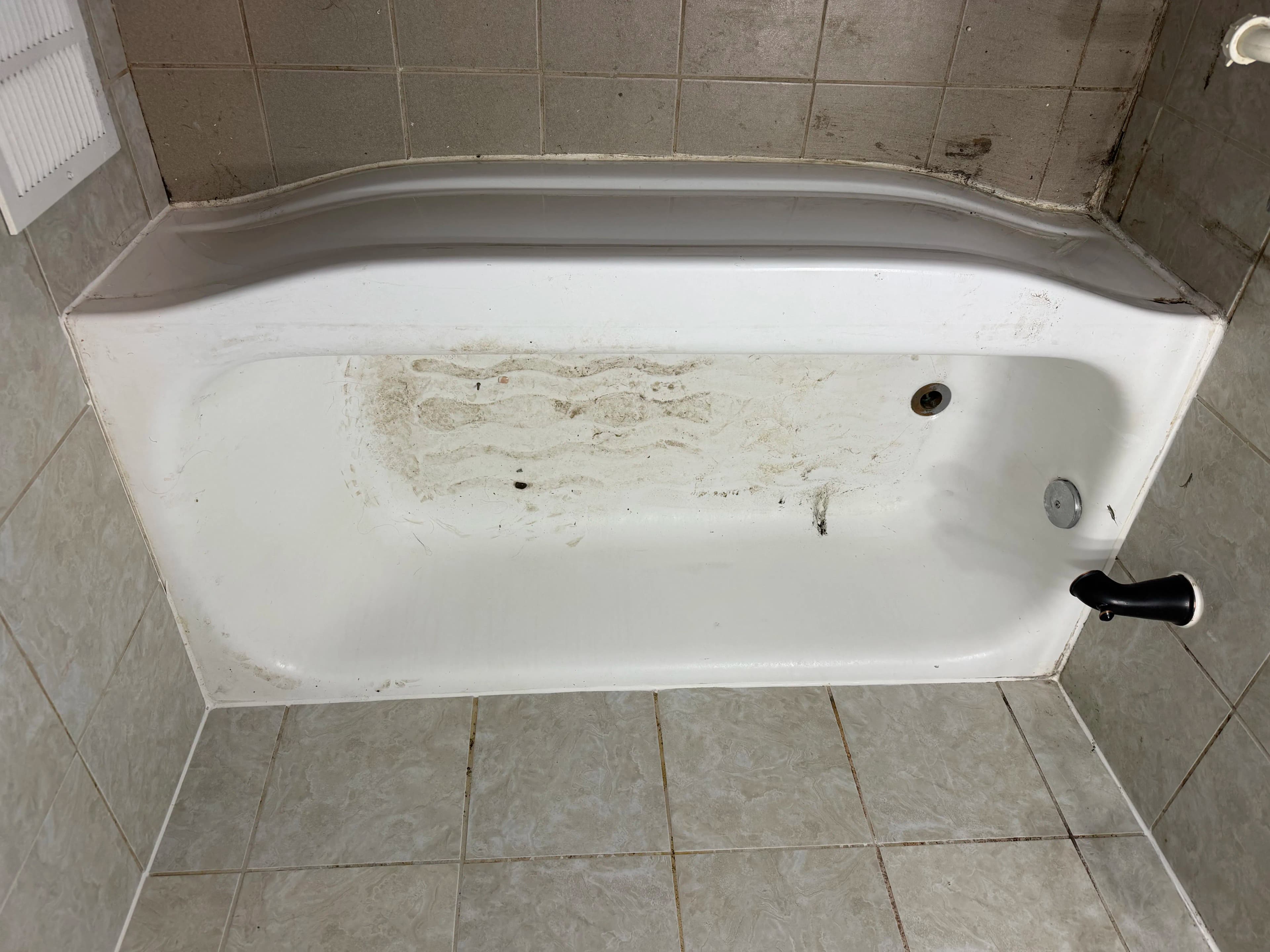 Project Worn-Out Tub Gets a Clean, Durable Refinish image