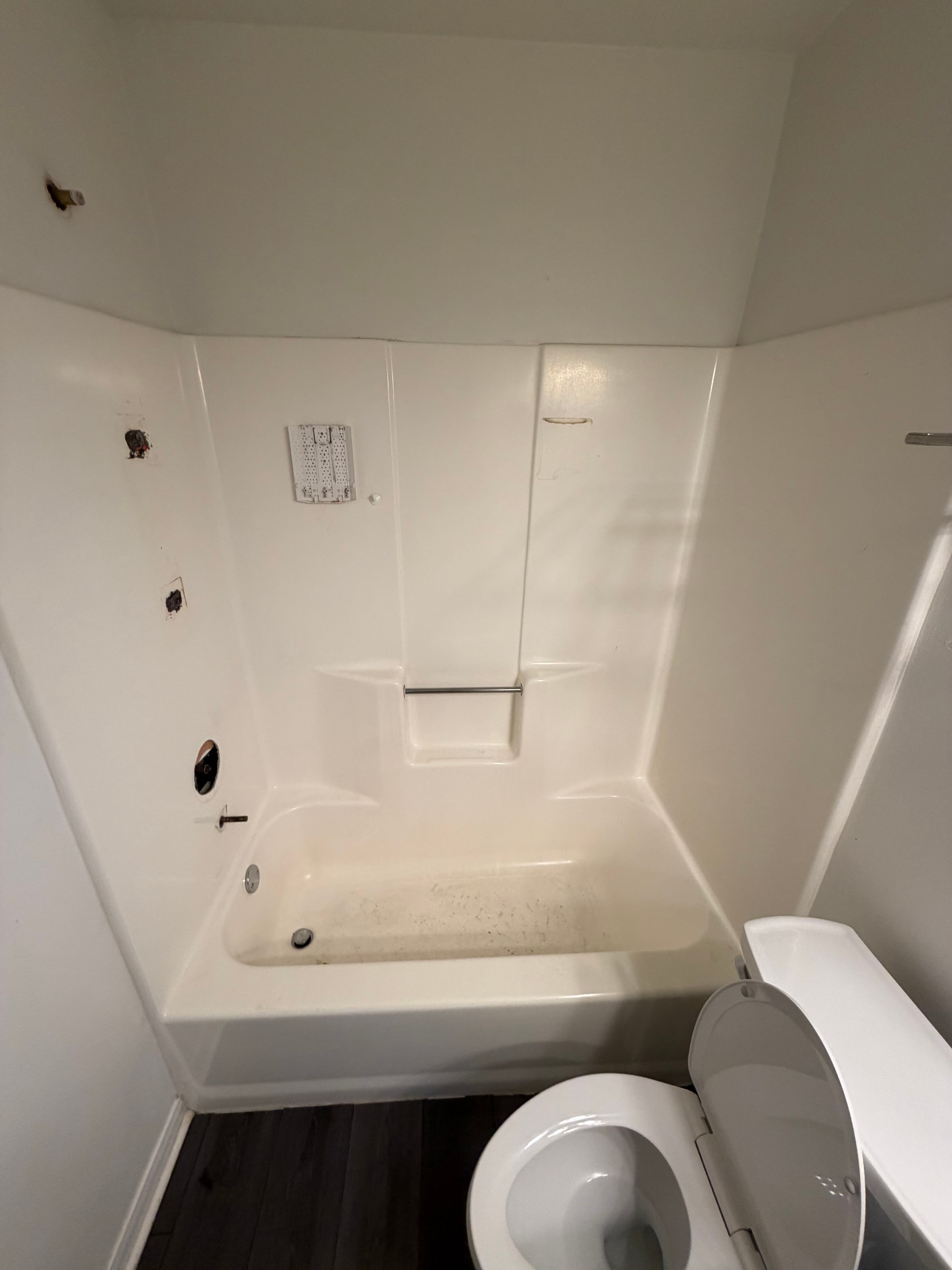 Project Bathtub Refinishing That Brings Back That Bright White Finish image