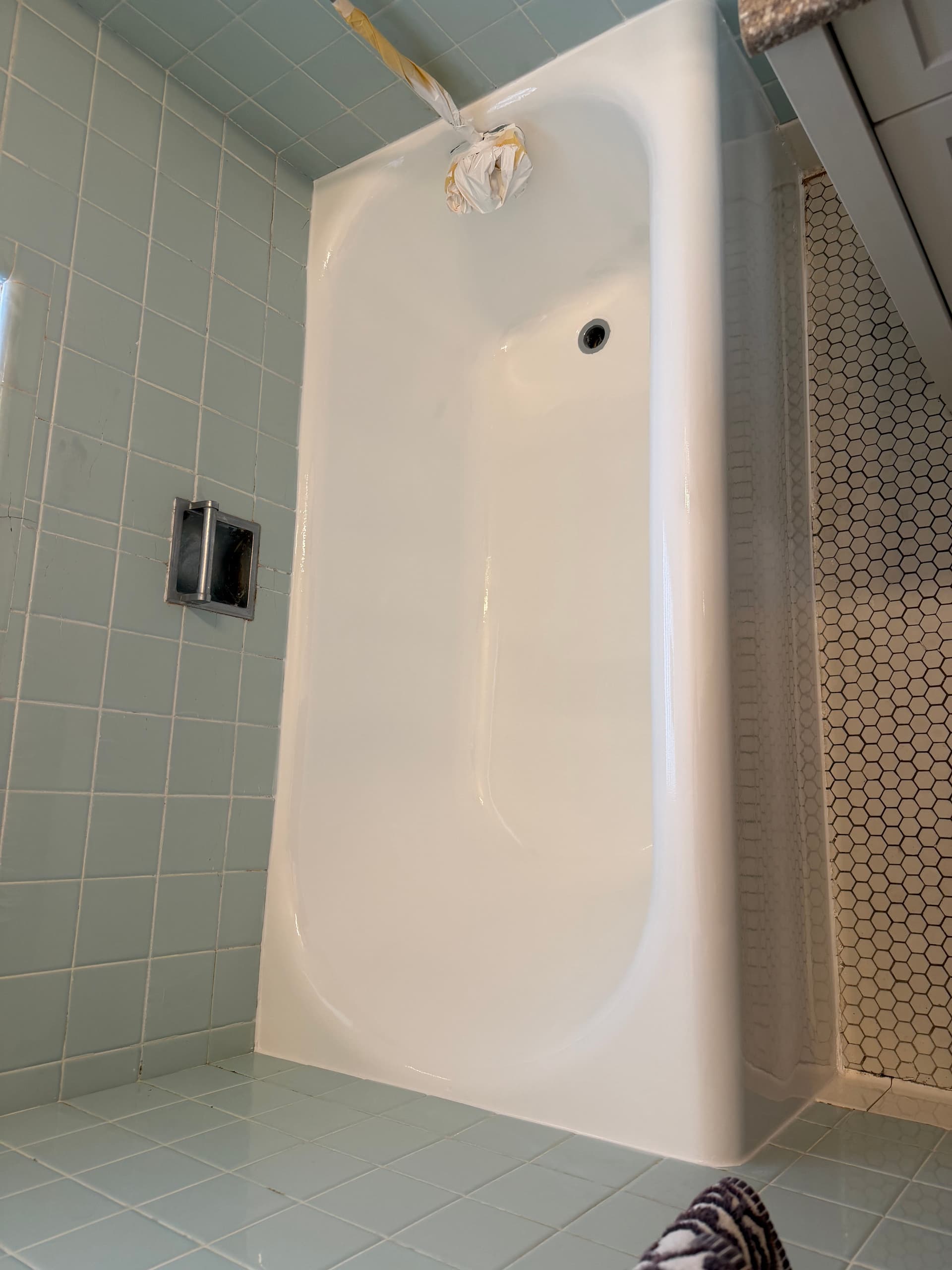 Gallery photos for Rental Bathroom Gets a Full Tub Reglazing and Regrout: Image #4