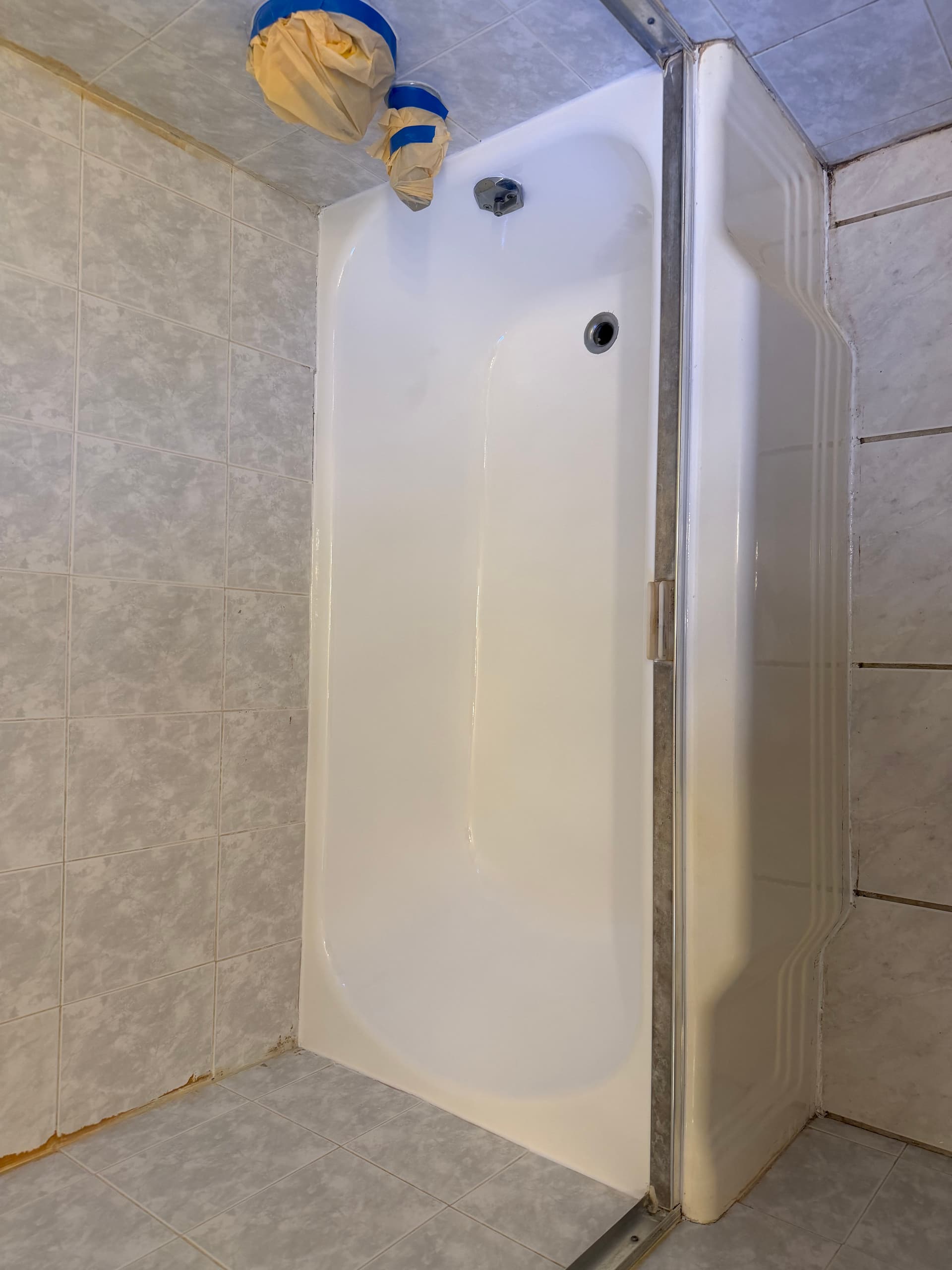 A 30-Year-Old Tub Gets a Second Life Through Refinishing image
