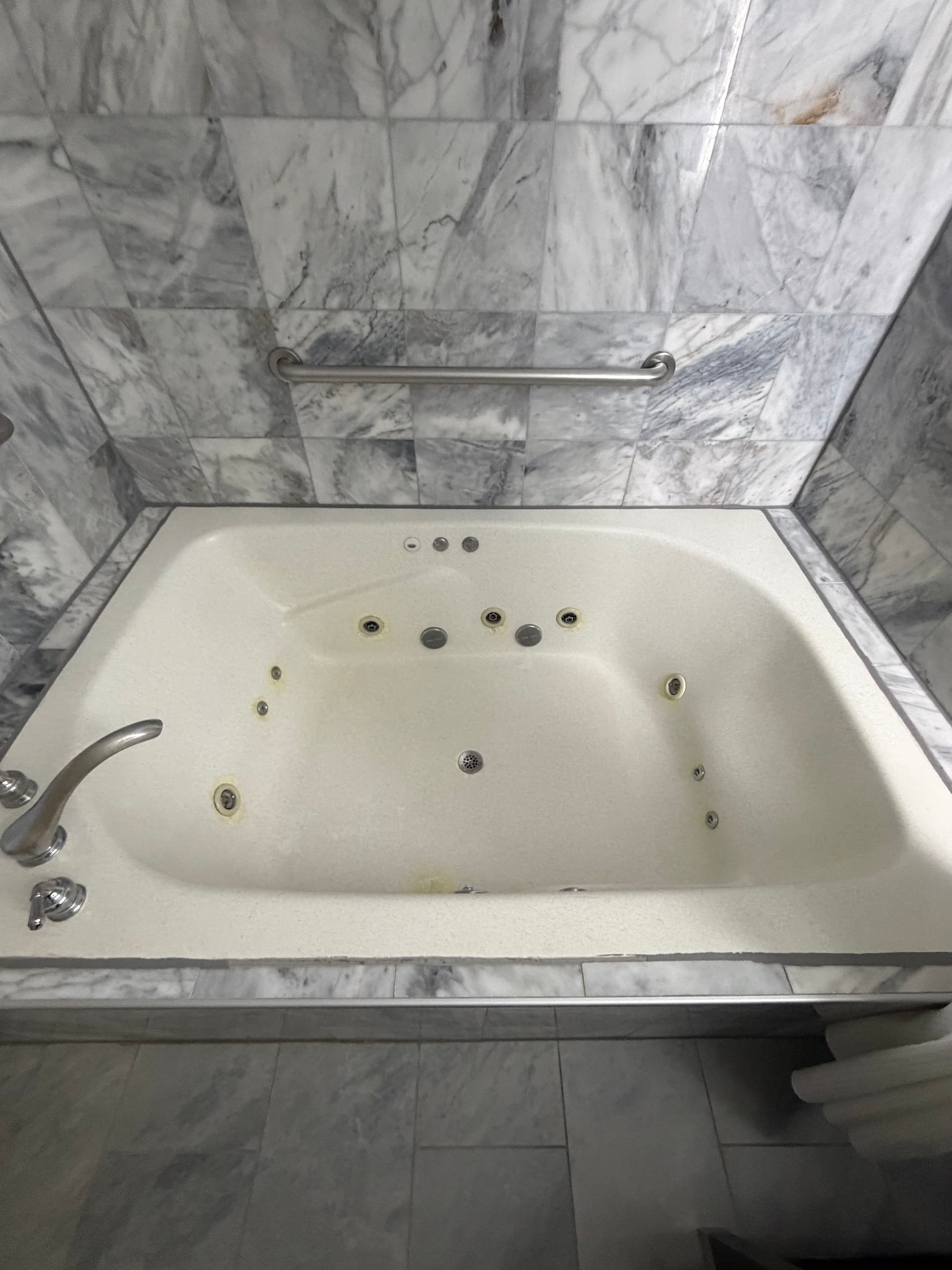 Hotel Jacuzzi Tub Repair in Lake Geneva Back in Service Overnight image