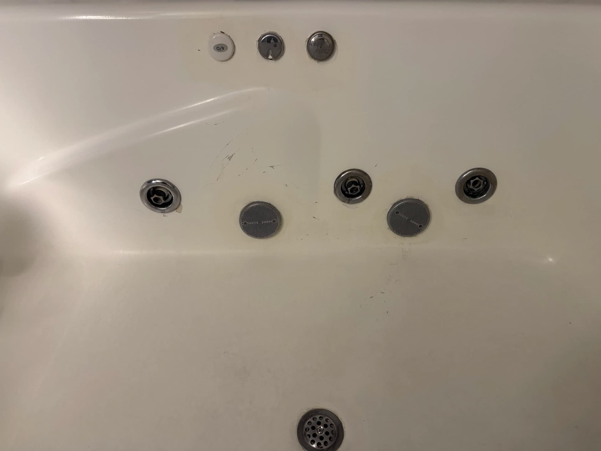 Gallery photos for Hotel Jet Tub Refinished With a Glossy, Durable Finish: Image #1
