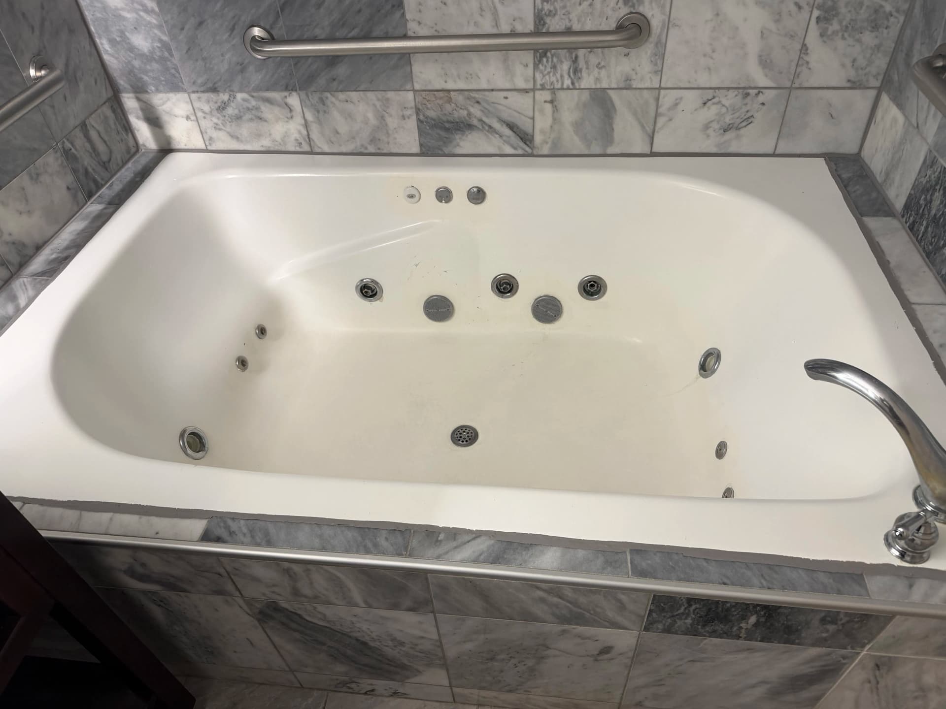 Hotel Jet Tub Refinished With a Glossy, Durable Finish image