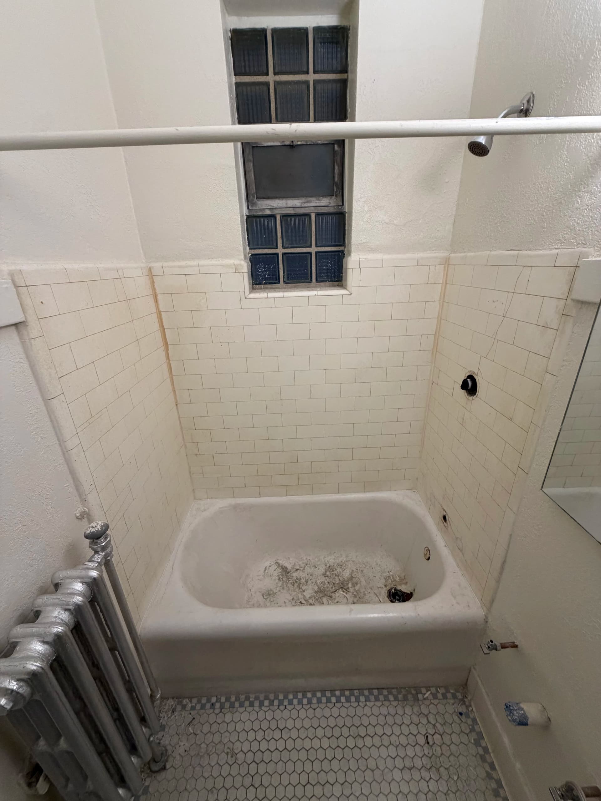 Tub and Tile Refinish with Repairs Done Right image