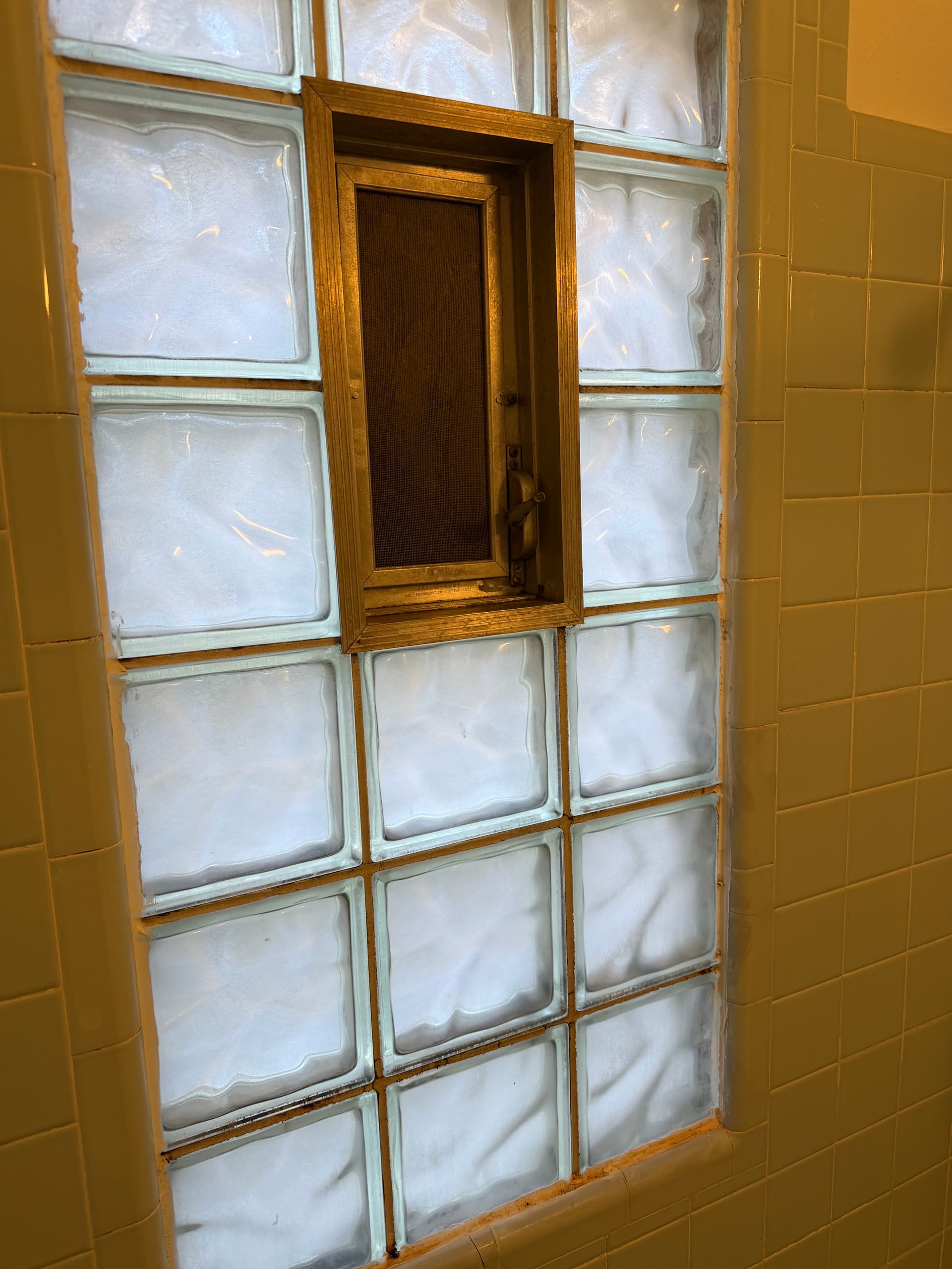 Gallery photos for Rental Bathroom Gets a Full Tub Reglazing and Regrout: Image #3