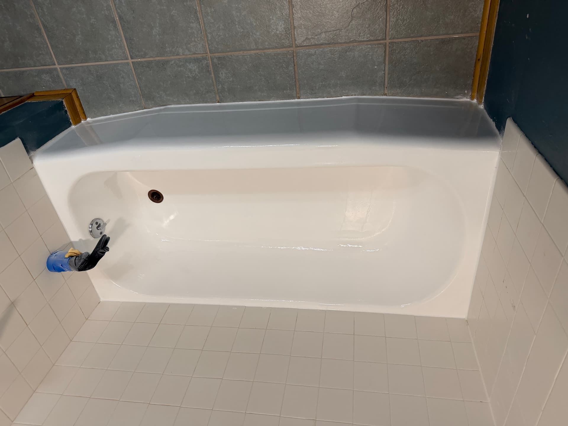 Gallery photos for Peeling Tub Finish Repaired and Refinished for Elderly Couple: Image #2