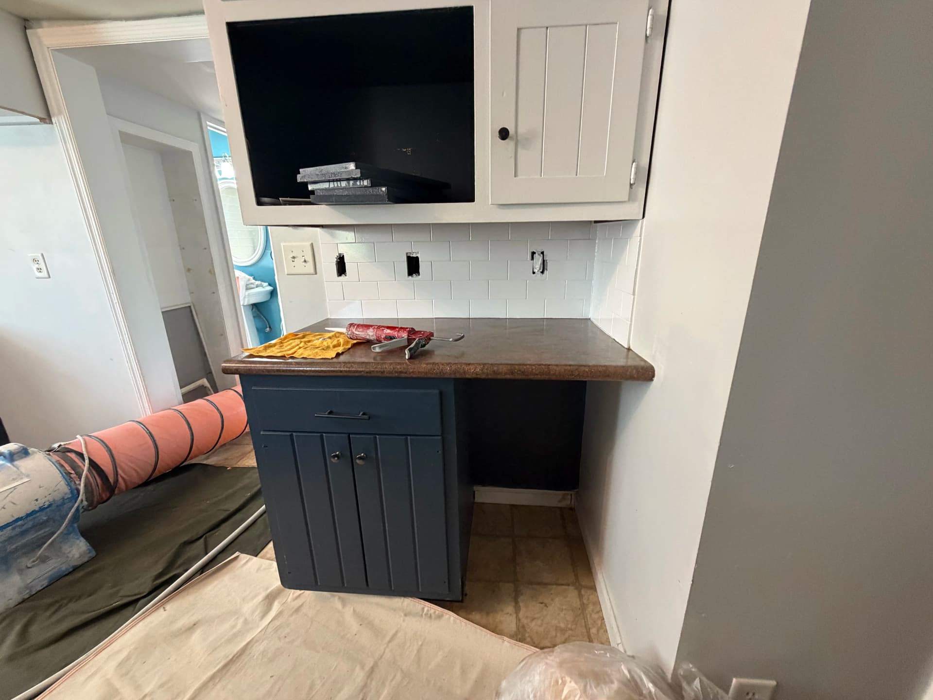 Gallery photos for Tub Refinish and Kitchen Backsplash Update Without the Big Demo: Image #6