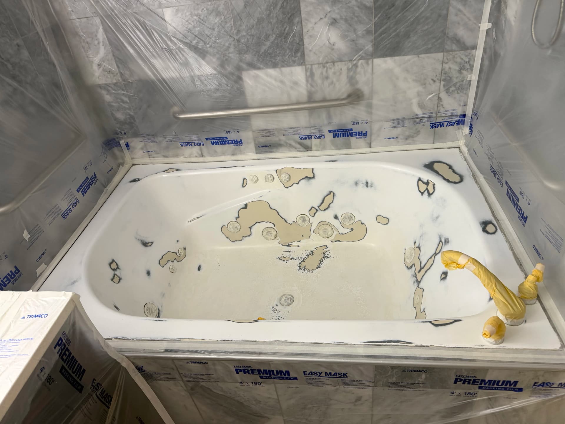 Gallery photos for Hotel Jet Tub Refinished With a Glossy, Durable Finish: Image #3
