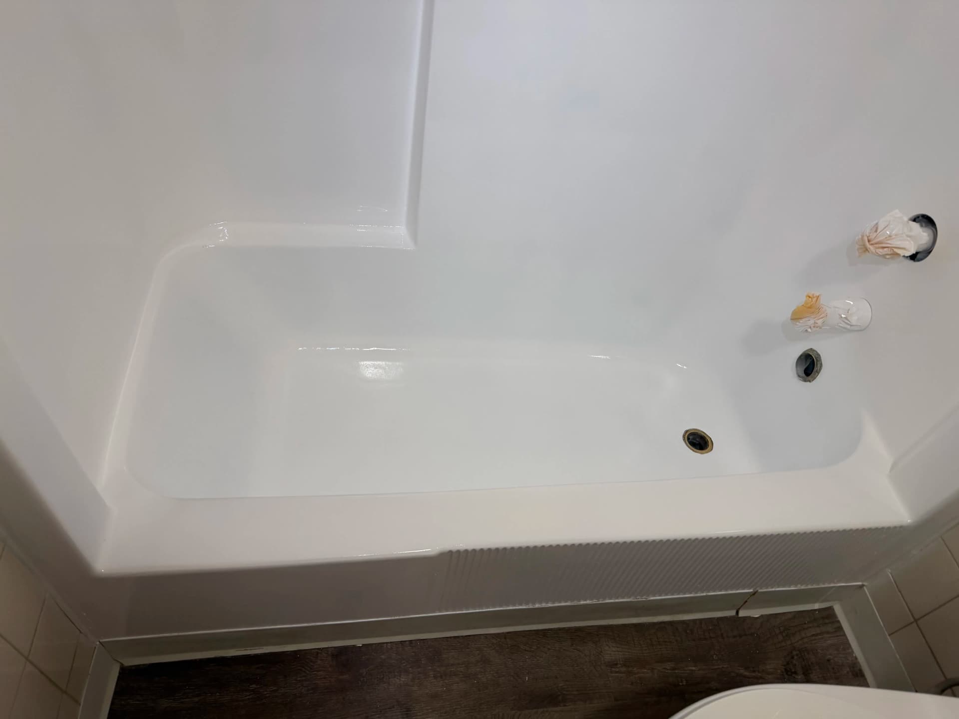 Gallery photos for Fixing a Failed DIY Tub Coating the Right Way: Image #1