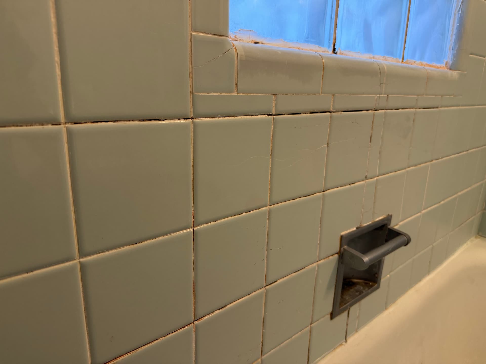 Gallery photos for Rental Bathroom Gets a Full Tub Reglazing and Regrout: Image #2