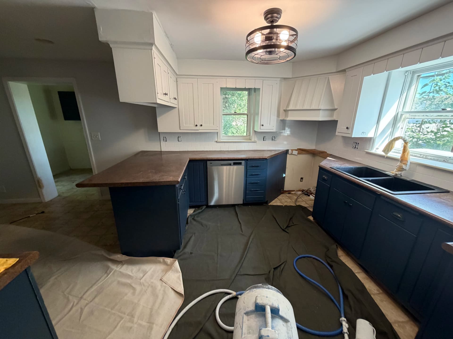 Gallery photos for Tub Refinish and Kitchen Backsplash Update Without the Big Demo: Image #5